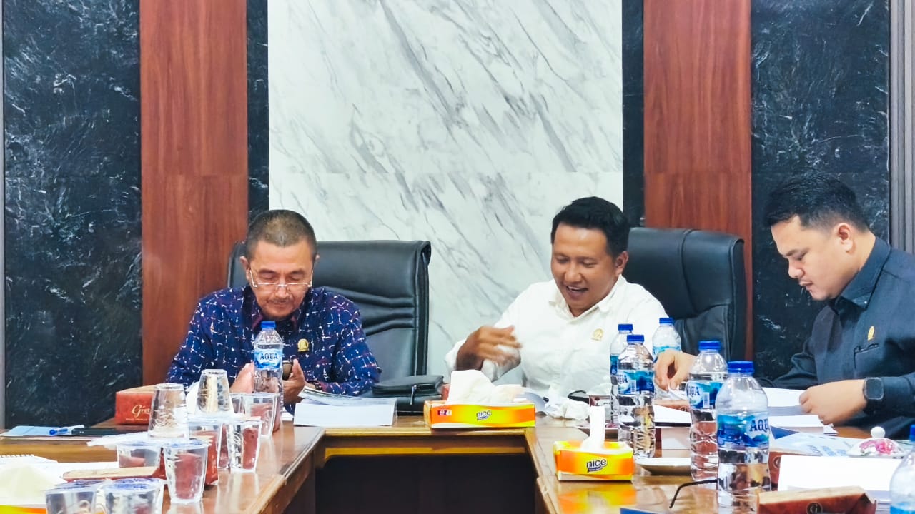 Ketua Pansus 2 Syahrial Gunawan, B. Ac memimpin RDP terkait Raperda LPJP APBD 2024